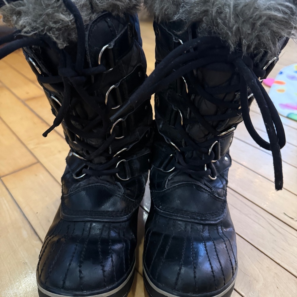 Sorel Black Winter Boots with Fur Trim